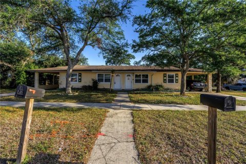 Commercial property in Clearwater, Florida 6 bedrooms, 152.73 sq.m. № 1673775 - photo 2