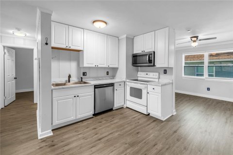 Commercial property in Clearwater, Florida 6 bedrooms, 152.73 sq.m. № 1673775 - photo 9
