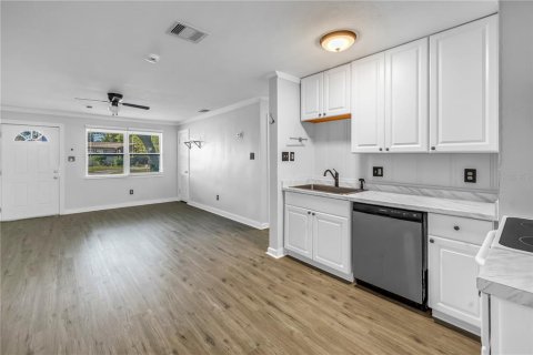 Commercial property in Clearwater, Florida 6 bedrooms, 152.73 sq.m. № 1673775 - photo 12