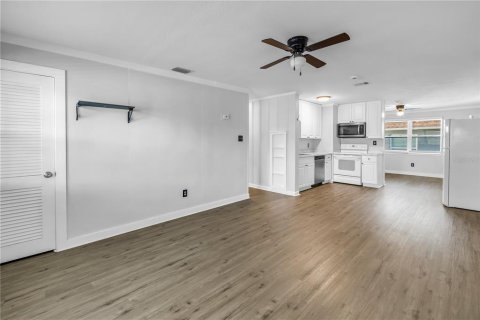 Commercial property in Clearwater, Florida 6 bedrooms, 152.73 sq.m. № 1673775 - photo 5
