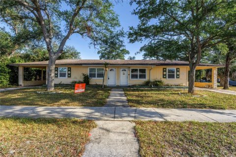 Commercial property in Clearwater, Florida 6 bedrooms, 152.73 sq.m. № 1673775 - photo 1