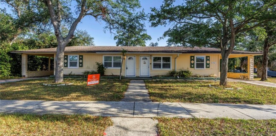 Commercial property in Clearwater, Florida 6 bedrooms, 152.73 sq.m. № 1673775