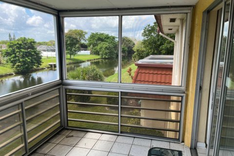 Condo in Royal Palm Beach, Florida, 2 bedrooms  № 1072637 - photo 1