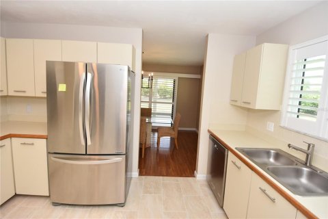 Townhouse in Ormond Beach, Florida 3 bedrooms, 180.14 sq.m. № 1910471 - photo 10