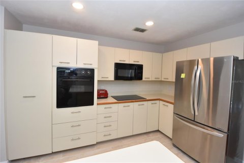 Townhouse in Ormond Beach, Florida 3 bedrooms, 180.14 sq.m. № 1910471 - photo 9