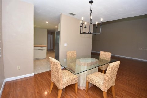 Townhouse in Ormond Beach, Florida 3 bedrooms, 180.14 sq.m. № 1910471 - photo 11