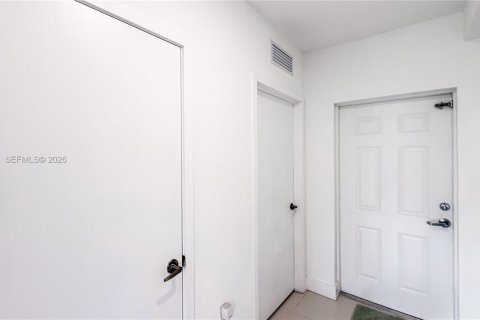 House in Florida City, Florida 5 bedrooms, 176.7 sq.m. № 2087969 - photo 18