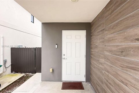 House in Florida City, Florida 5 bedrooms, 176.7 sq.m. № 2087969 - photo 5
