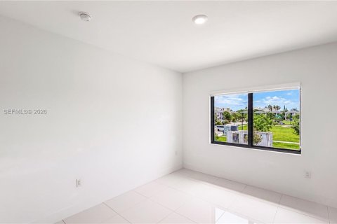 House in Florida City, Florida 5 bedrooms, 176.7 sq.m. № 2087969 - photo 19