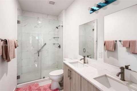 House in Florida City, Florida 5 bedrooms, 176.7 sq.m. № 2087969 - photo 28