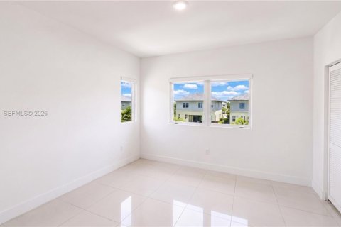 House in Florida City, Florida 5 bedrooms, 176.7 sq.m. № 2087969 - photo 26