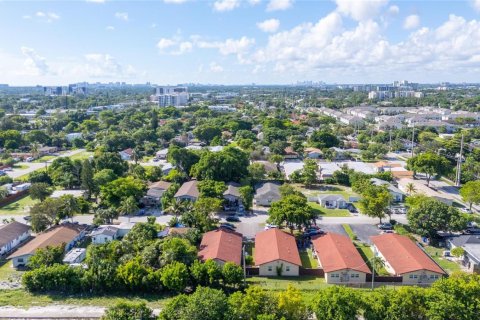 Commercial property in Pompano Beach, Florida 192.49 sq.m. № 2245349 - photo 18