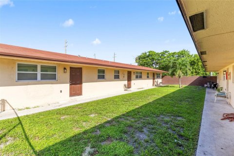 Commercial property in Pompano Beach, Florida 192.49 sq.m. № 2245349 - photo 3