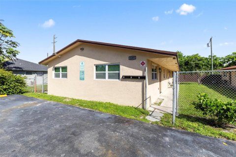 Commercial property in Pompano Beach, Florida 192.49 sq.m. № 2245349