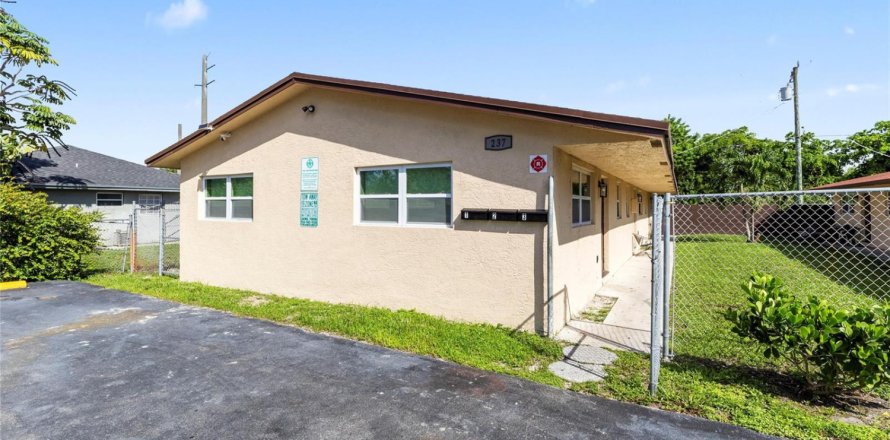 Commercial property in Pompano Beach, Florida 192.49 sq.m. № 2245349