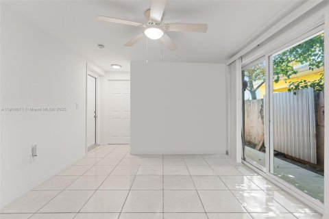 Casa en alquiler en Hialeah, Florida, 4 dormitorios, 110.27 m2 № 1972140 - foto 13