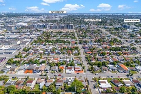 Casa en alquiler en Hialeah, Florida, 4 dormitorios, 110.27 m2 № 1972140 - foto 6