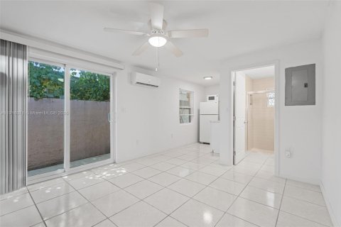 Casa en alquiler en Hialeah, Florida, 4 dormitorios, 110.27 m2 № 1972140 - foto 14