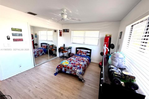 House in Tamarac, Florida 3 bedrooms, 192.59 sq.m. № 2029925 - photo 12