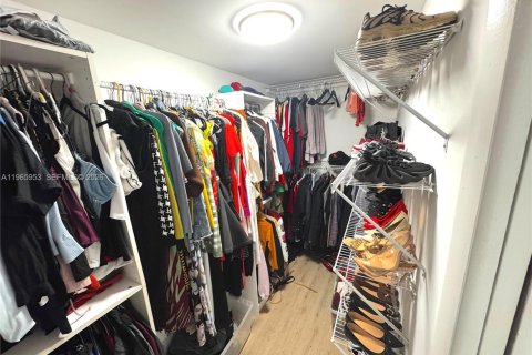 House in Tamarac, Florida 3 bedrooms, 192.59 sq.m. № 2029925 - photo 22