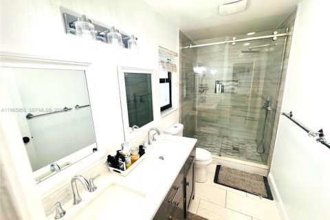 House in Tamarac, Florida 3 bedrooms, 192.59 sq.m. № 2029925 - photo 18