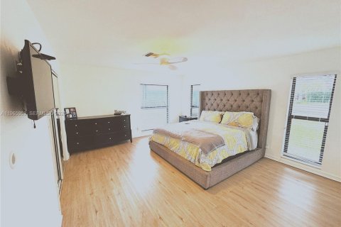 House in Tamarac, Florida 3 bedrooms, 192.59 sq.m. № 2029925 - photo 20