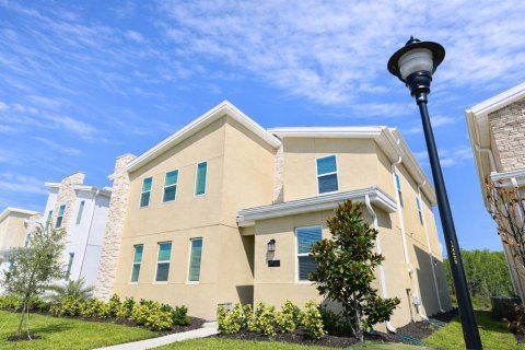 Casa en venta en Kissimmee, Florida, 8 dormitorios, 398.46 m2 № 2166746 - foto 2