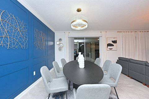 Casa en venta en Kissimmee, Florida, 8 dormitorios, 398.46 m2 № 2166746 - foto 27