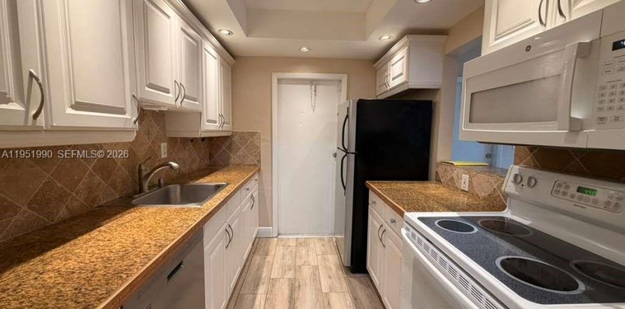 Condo in Miami, Florida, 2 bedrooms  № 2006108