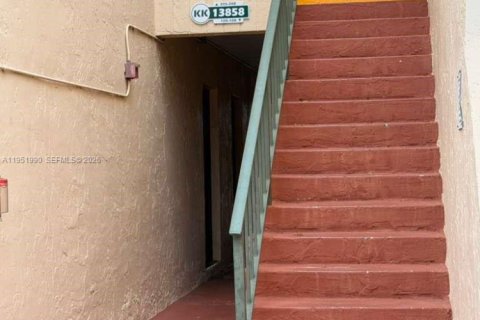 Condo in Miami, Florida, 2 bedrooms  № 2006108 - photo 13