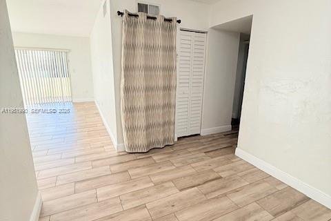 Condominio en alquiler en Miami, Florida, 2 dormitorios, 94.95 m2 № 2006108 - foto 17