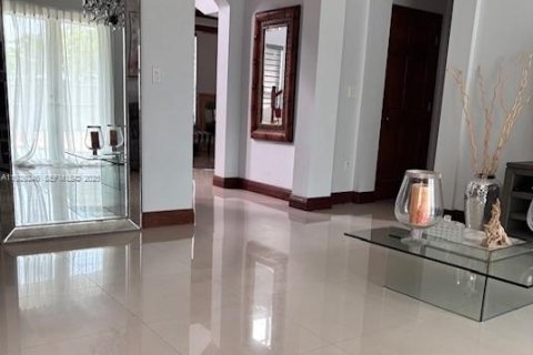 Купить виллу или дом в Майами, Флорида 5 спален, 241.36м2, № 2034216 - фото 4