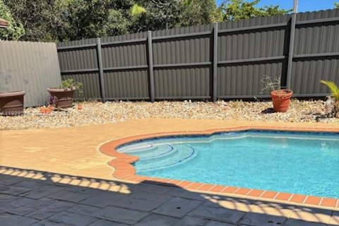 Купить виллу или дом в Майами, Флорида 5 спален, 241.36м2, № 2034216 - фото 16