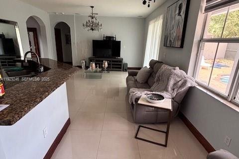 Купить виллу или дом в Майами, Флорида 5 спален, 241.36м2, № 2034216 - фото 2