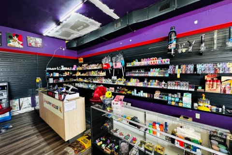 Commercial property in Miami, Florida № 2392865