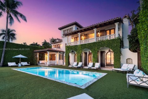 Casa en venta en Miami Beach, Florida, 5 dormitorios, 648.18 m2 № 1959026 - foto 1