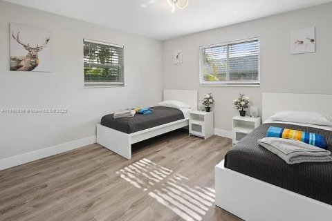 House in Oakland Park, Florida 4 bedrooms, 147.81 sq.m. № 1930687 - photo 9