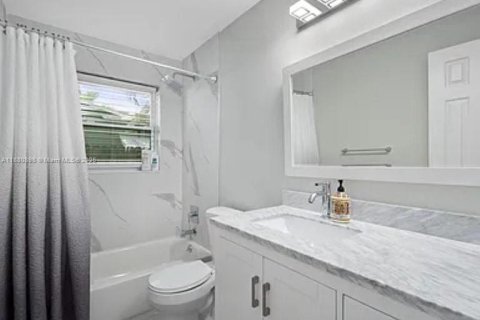 House in Oakland Park, Florida 4 bedrooms, 147.81 sq.m. № 1930687 - photo 7