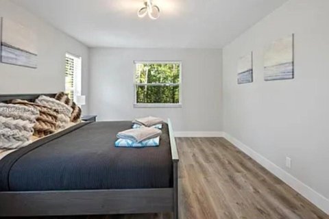 House in Oakland Park, Florida 4 bedrooms, 147.81 sq.m. № 1930687 - photo 13