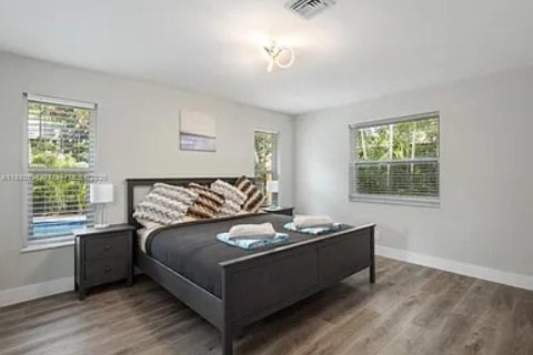 House in Oakland Park, Florida 4 bedrooms, 147.81 sq.m. № 1930687 - photo 8