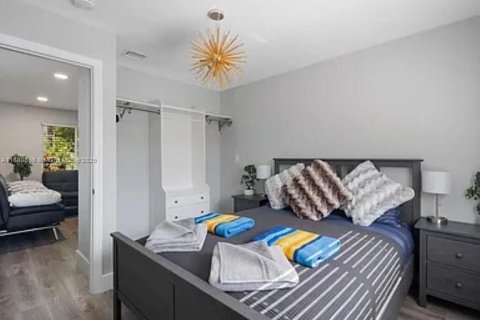 House in Oakland Park, Florida 4 bedrooms, 147.81 sq.m. № 1930687 - photo 10