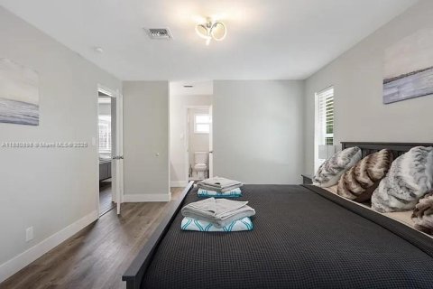 House in Oakland Park, Florida 4 bedrooms, 147.81 sq.m. № 1930687 - photo 11