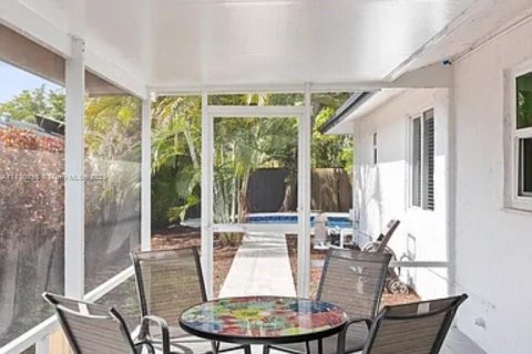 House in Oakland Park, Florida 4 bedrooms, 147.81 sq.m. № 1930687 - photo 16