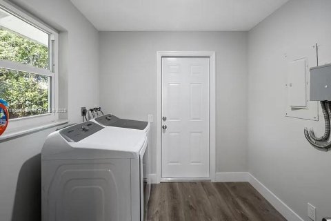 House in Oakland Park, Florida 4 bedrooms, 147.81 sq.m. № 1930687 - photo 14