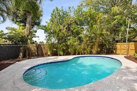 House in Oakland Park, Florida 4 bedrooms, 147.81 sq.m. № 1930687 - photo 15