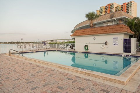 Condo in Riviera Beach, Florida, 1 bedroom  № 1142466 - photo 1
