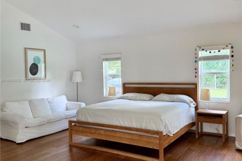 Снять в аренду виллу или дом в Пальметто-Бей, Флорида 4 спальни, 347.36м2, № 2060610 - фото 12