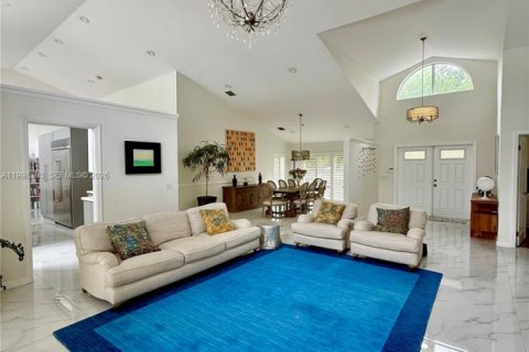 Снять в аренду виллу или дом в Пальметто-Бей, Флорида 4 спальни, 347.36м2, № 2060610 - фото 5