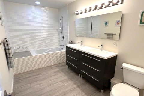 Снять в аренду виллу или дом в Пальметто-Бей, Флорида 4 спальни, 347.36м2, № 2060610 - фото 16