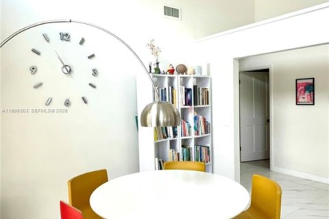 Снять в аренду виллу или дом в Пальметто-Бей, Флорида 4 спальни, 347.36м2, № 2060610 - фото 9